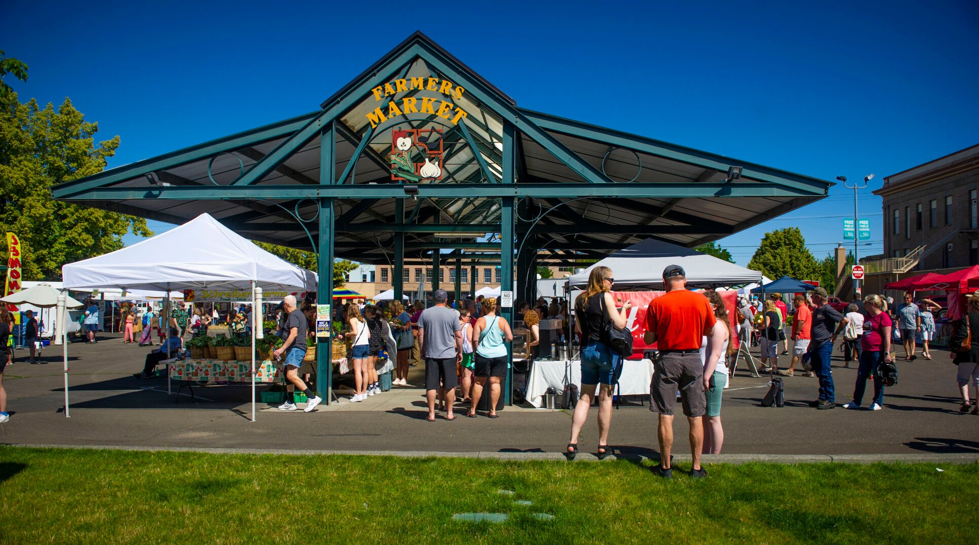 The Downtown Farmers Market In Walla Walla